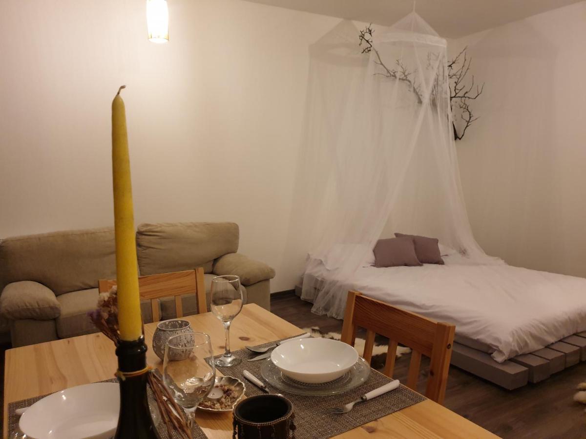 Iris Apartment *